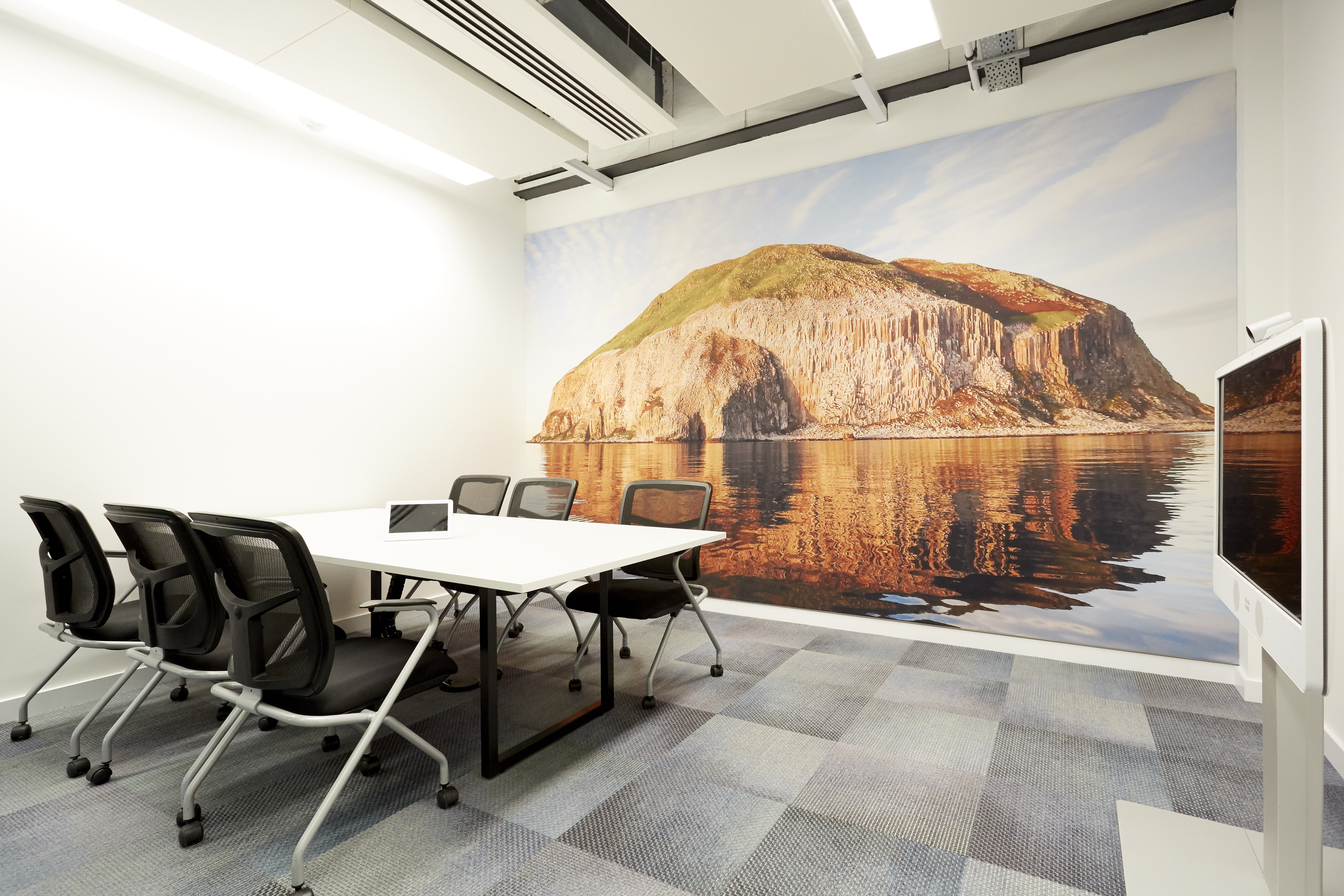 Acoustically-treated Walls and Partitions Based on a Printed Fabric Solution